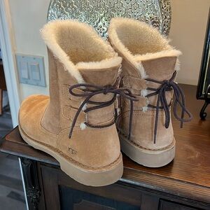 Gorgeous Ugg boots. Like new.
